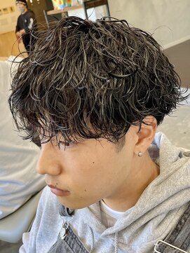 フゥ 宇都宮(FeU) 波巻きスパイラルパーマツーブロックマッシュクリームパーマ