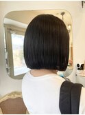 ぱつっと切りっぱなし重めショートボブ黒髪ストレート20代30代