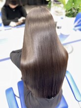 セレクトされた薬剤をブレンドし"3DHair式"トリートメントを使用する銀座の髪質改善トリートメント専門店