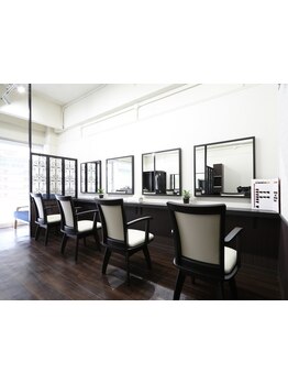 お客様に寄り添った丁寧な接客が人気の秘密★あなたの理想やお悩みも気軽に相談してみて♪