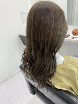 ケーアンドケー(K&K) 透明感あるオリーブカラー