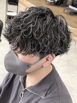 ラヴィズムバイフィフス(LUVISM by fifth) 新潟万代メンズハイライトパーマ波巻きパーマセンターパート30代