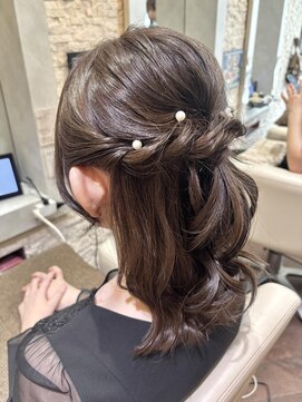 ヴィサージュプラス(VISAGE plus) 大人かわいい♪華やかハーフアップスタイル