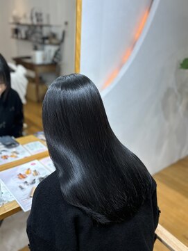 美髪ストレート×暗髪で艶感up！