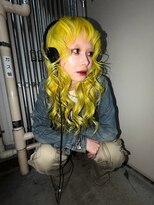 ヴァーディ オモテサンドウ(Vardy omotesando)&nbsp;yellow/イエロー 黄色ハイトーンロング 巻き髪 表参道ハイトーン