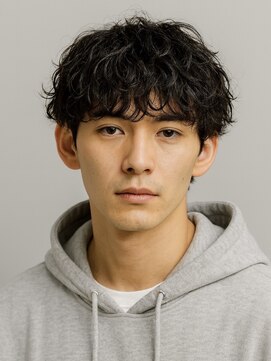 Hale hair salonメンズサロン/メンズカット/メンズパーマ/髪質改善/たまプラーザ Hale波巻きツイストスパイラルパーマ刈り上げセンターパート