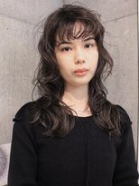 オーオ シカシカ(OOO YY) フワッと大きなウェーブのミディアムパーマ/レイヤーパーマ