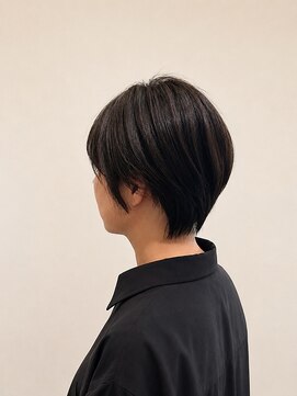 ウミト(Umito) ツヤめく暗髪×くびれショートボブ