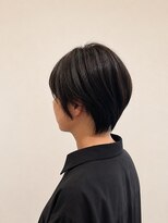 ウミト(Umito) ツヤめく暗髪×くびれショートボブ