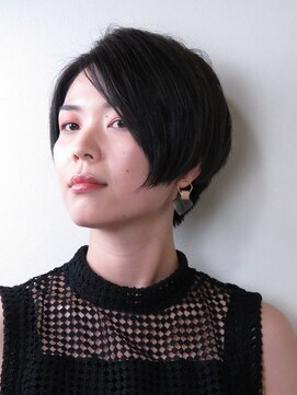 ショコラヘアーデザイン クール系　ツーセクションショートヘアー