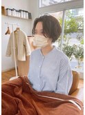 くせ毛ショート。オリーブブラウン。