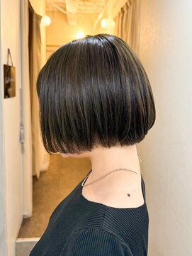 ルピナス(Lupine.) 【Ayumi】オリーブカラー×ぱつっとボブ♪