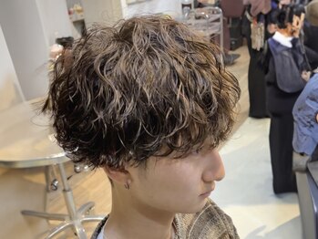 ディバイン 船橋店(divine)の写真/《再現性の高いメンズパーマ》幅広い世代に人気の【波巻きパーマ】柔らかく無造作な質感が◎[船橋]