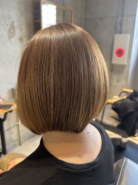 ラボーテ(La beaunte) ハイライト白髪ほかしボブスタイル