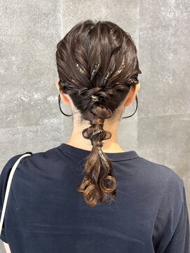 ピークアブー 原宿ハラカド(PEEK-A-BOO) お呼ばれヘア ローポニー 編み下ろし タイトヘア ロープ編み