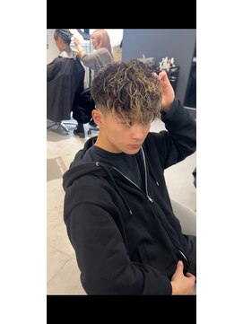 メンズサロン キング 心斎橋店(Men’s salon K!ng) ホワイトメッシュ/ツイスト/ツイスパ/パーマ/メンズ/眉毛/心斎橋