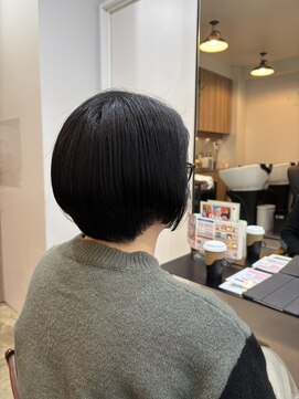 リンク(Link) 丸みと収まりがきれいな 大人の黒髪ショートボブ【綱島】