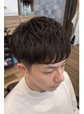 ナチュラルパーマ黒髪マッシュツーブロック刈り上げ