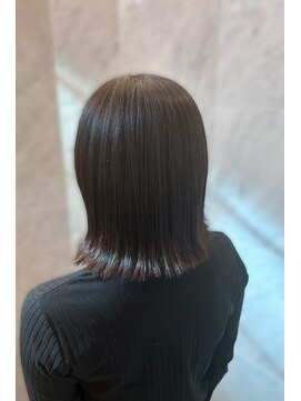 プラス アヴェダ(PLUS AVEDA) ツヤツヤ外はねグレージュボブ