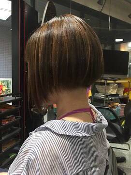 ヘアーメイク アドックス(HAIR MAKE ADOX) 前下がりショートボブ