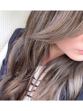 ヘアーデザイン ディープ(Deep) シルバーグレージュカラー