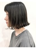 あごラインの切りっぱなしボブ