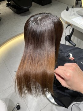 ロンドメリア 天神大名店(Lond Melia) ★グレージュカラー斜めバングデザインカラーシルキー ベージュ