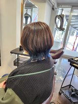 榮(Salon de 榮) インナーカラー×外ハネウルフボブ