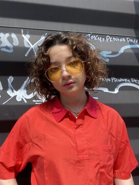 アデ オモテサンドウ(ade omotesando) 強めの柔らかいカールで作る本場の海外風レイヤーボブ