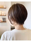 ショート切りっぱなしボブハイライトベージュカラーレイヤーロブ