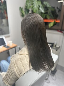 透明感オリーブベージュ