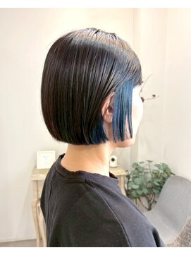 ロッカ(ROCCA) インナーカラー×ショートボブ