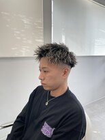キューカンバー(CUCUMBER)&nbsp;メンズ【スキンフェード×ツイストパーマ×ハイライト】