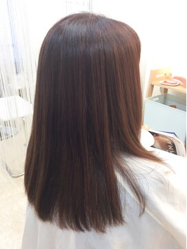 美容室 ワン ヘアー(ONE hair) ナチュラル系。艶やかなセミロング。