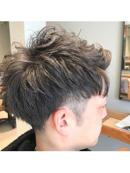 アヴァカブヘアライフ(avacab HAIR LIFE)の写真/プライベートもお仕事もカッコよくキマるスタイルを提供。バリカンを使わない刈り上げスタイルが人気です☆