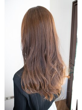 オラ ボーテ(Aura Beaute) 大人女子 セミロングウェーブスタイル アッシュベージュカラー