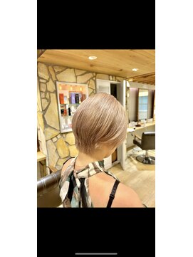 エイト新宿店(EIGHT shinjuku) 2回ブリーチベージュカラー