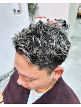 シードバイシャムロック(SEED by Shamrock) メッシュ　ブロンド　ハイライト　SEED 横浜駅