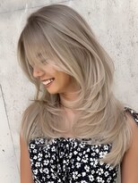 ヨロ 上野(YOLO)&nbsp;ハイライトカラーミルクティーベージュレイヤーカット