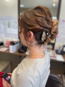 サロンドミナ(SALON DE MINA) カールシニヨンエレガントアップ