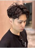 黒髪　ツーブロック　ニュアンスパーマ　ショート