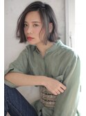 ハイトーングレージュの切りっぱなし外ハネボブ