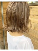ルーナヘアー(LUNA hair)&nbsp;『京都 ルーナ』ベージュハイライト ボブ 外ハネ