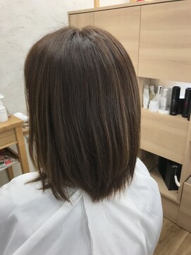 ガーベラ(gerbera) 長めの前下がりボブ