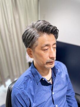 リバティシェアバーバー 銀座(LIBERTY SHARE BARBER) 大人の色気と清潔感を両立するツーブロック七三アップバング