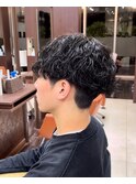 ツイストスパイラルで動きを出しつつ、質感は上品に。