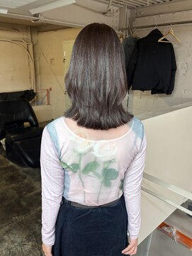 イル(iru) ミディアムボブレイヤー