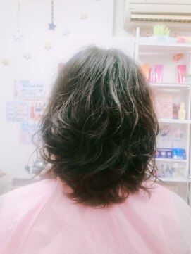 キスミー プラス(Kiss me +) 硬い髪もゆるふわな質感のパーマスタイル