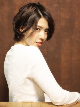 シアンデルカ(CYANDELUCCA) 大人の前下がりウルフショート