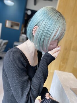 リノショアーズ 日本大通り店(RINOSHORES) ブリーチワンカラーミントグリーンペールカラーブロンドミニボブ